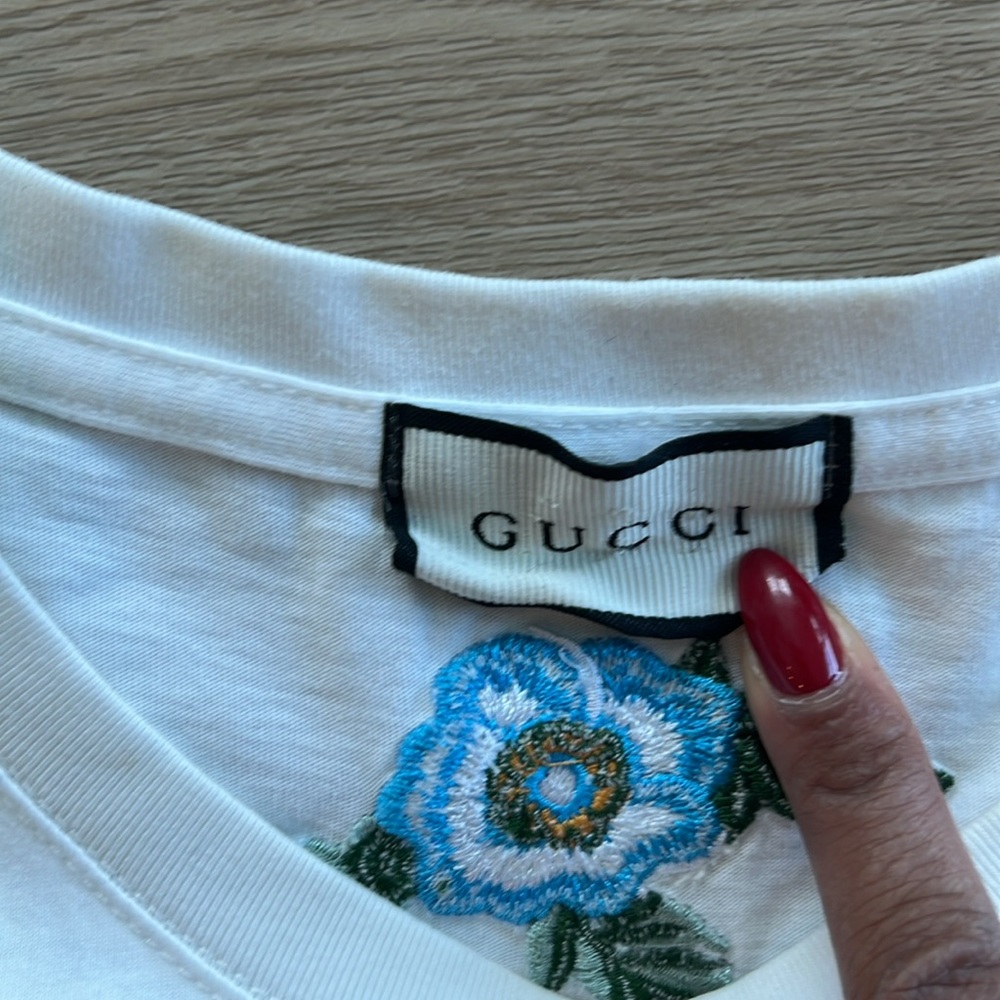 Gucci White T-Shirt with Logo - Picture 2 of 4